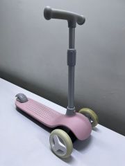 Xiaomi Mitu Pembe 3 Tekerlekli Işıklı Çocuk Scooter (OUTLET) (12 AY EVOFONE GARANTİLİ)